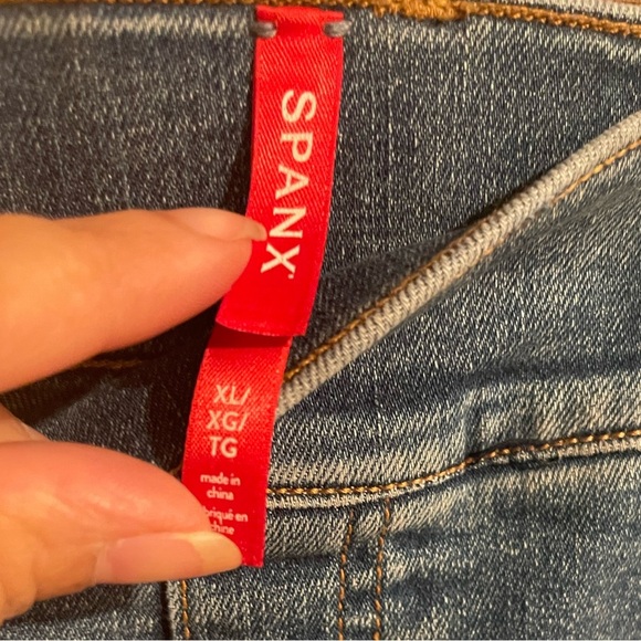 Spanx Ankle Skinny Jeans Womens size Medium Light Blue Wash Pull On jeggings - Picture 4 of 6